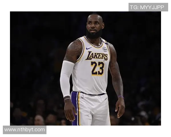 湖人队的勒布朗·詹姆斯承认在与爵士队的剧烈竞赛中依然气喘吁吁的原因